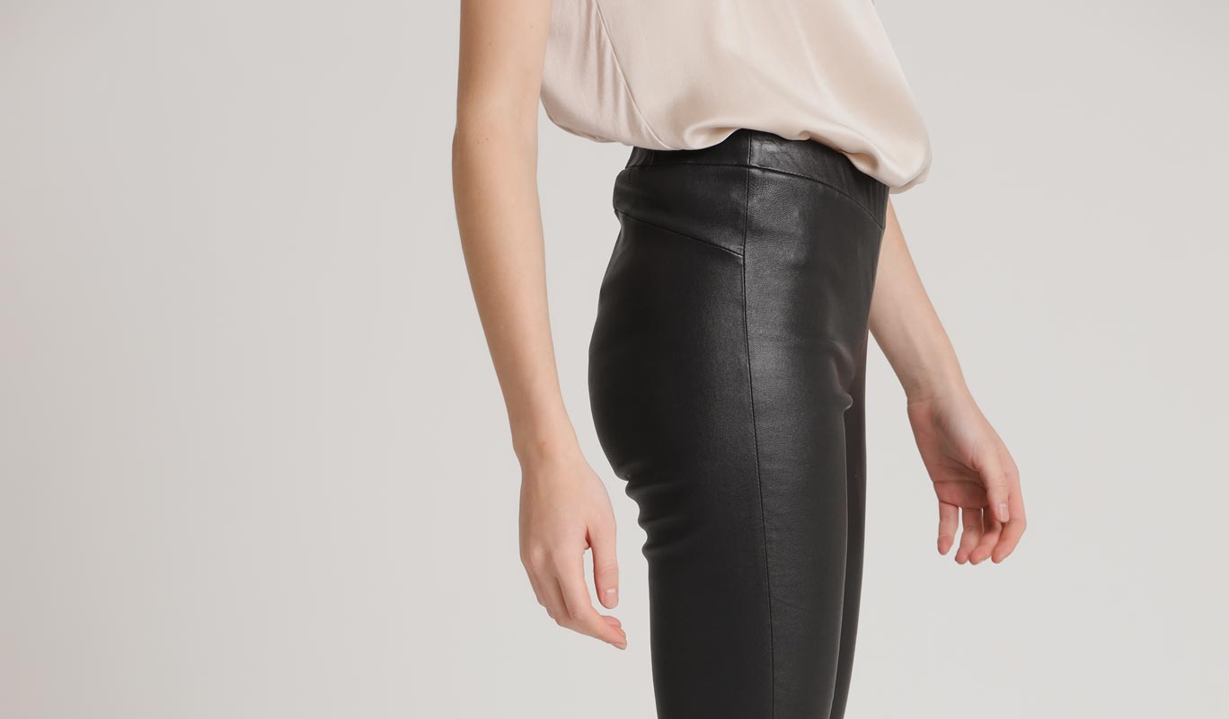 Hue Leatherette Faux Leather Leggings in Brown