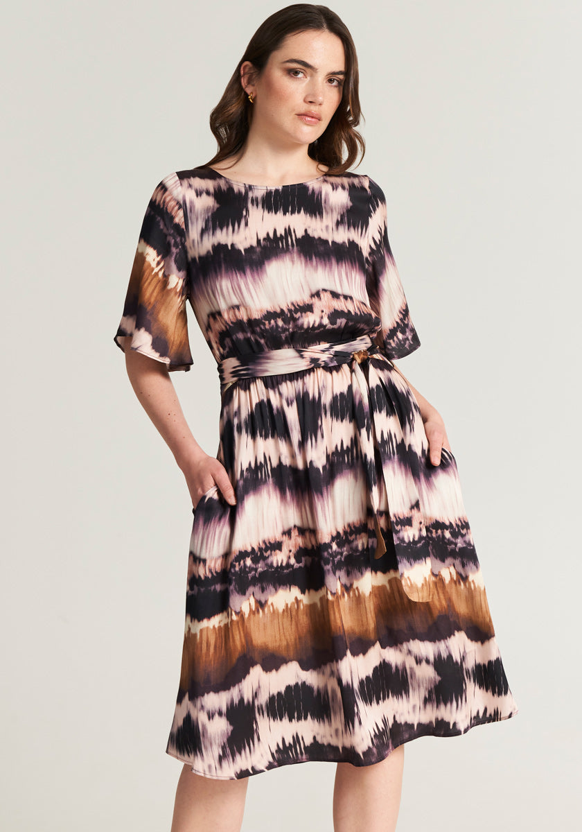 Short sleeved dress with batik print