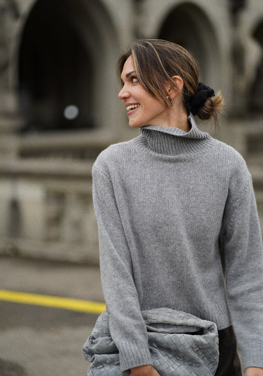 Amélie Boxy Rollkragenpullover aus reinem Kaschmir