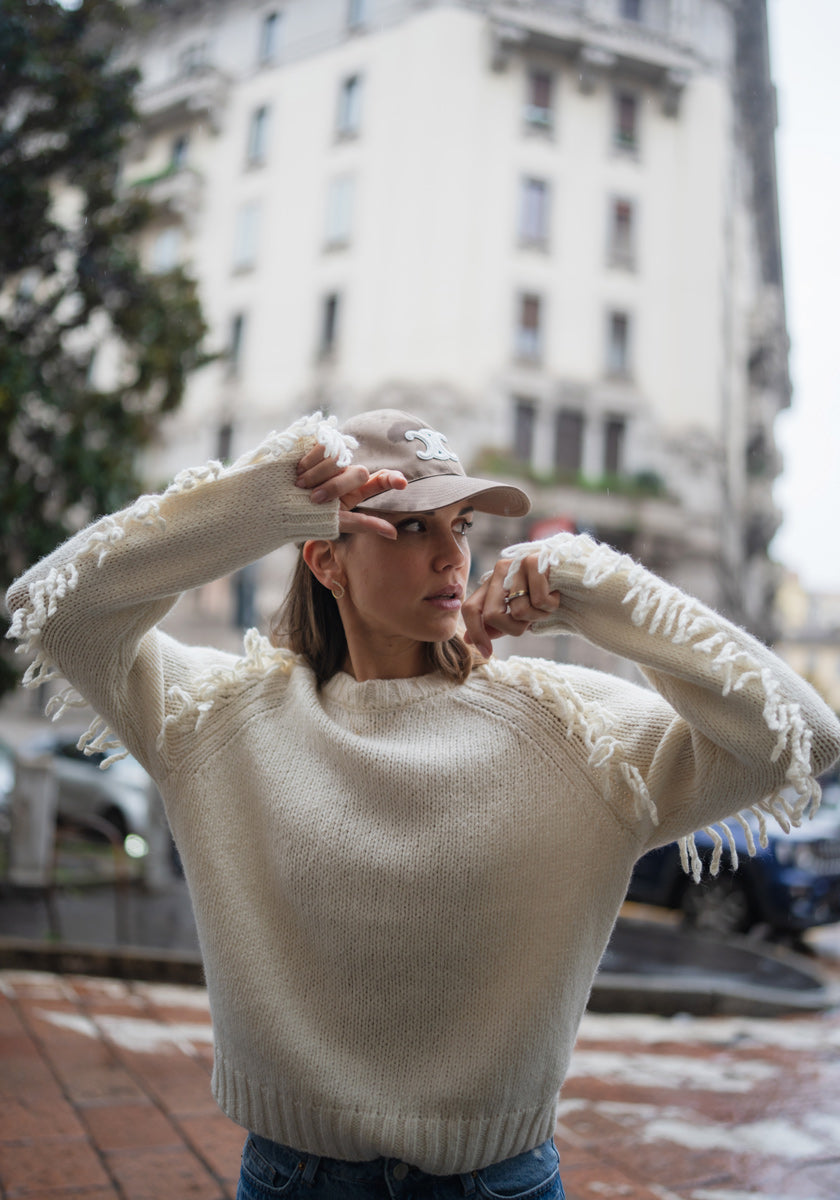 Knitted sweater with fringes