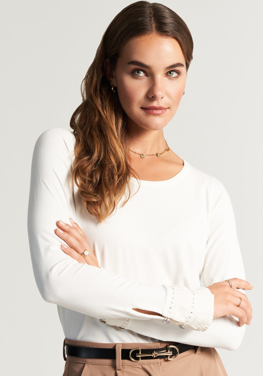 White long-sleeved shirt with cuff decoration