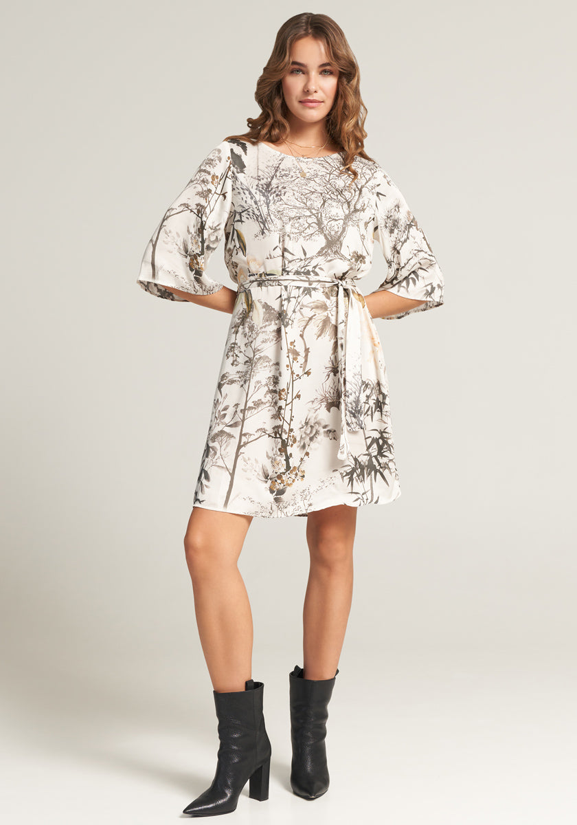 Dress with belt and natural print