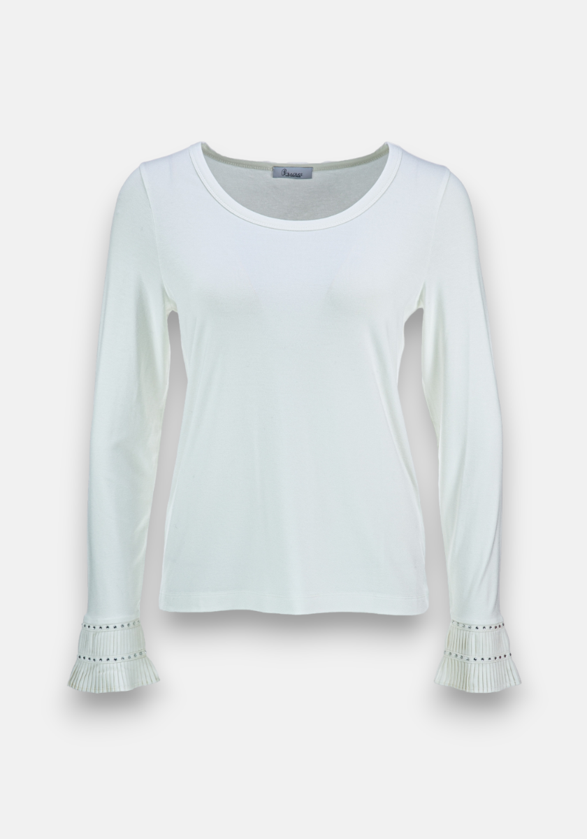 White long-sleeved shirt with cuff decoration