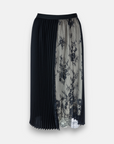 Pleated skirt with lace