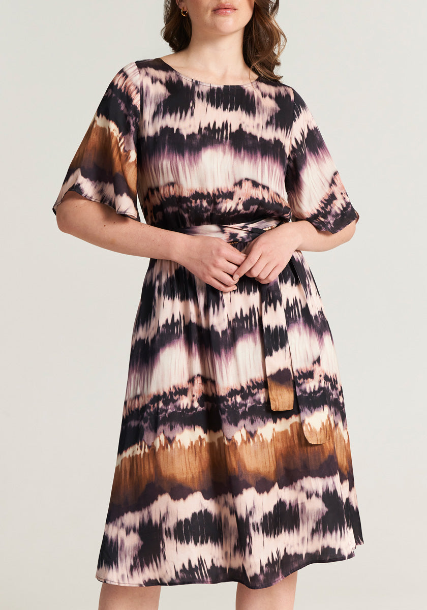 Short-sleeved dress with batik print