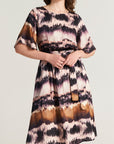 Short-sleeved dress with batik print